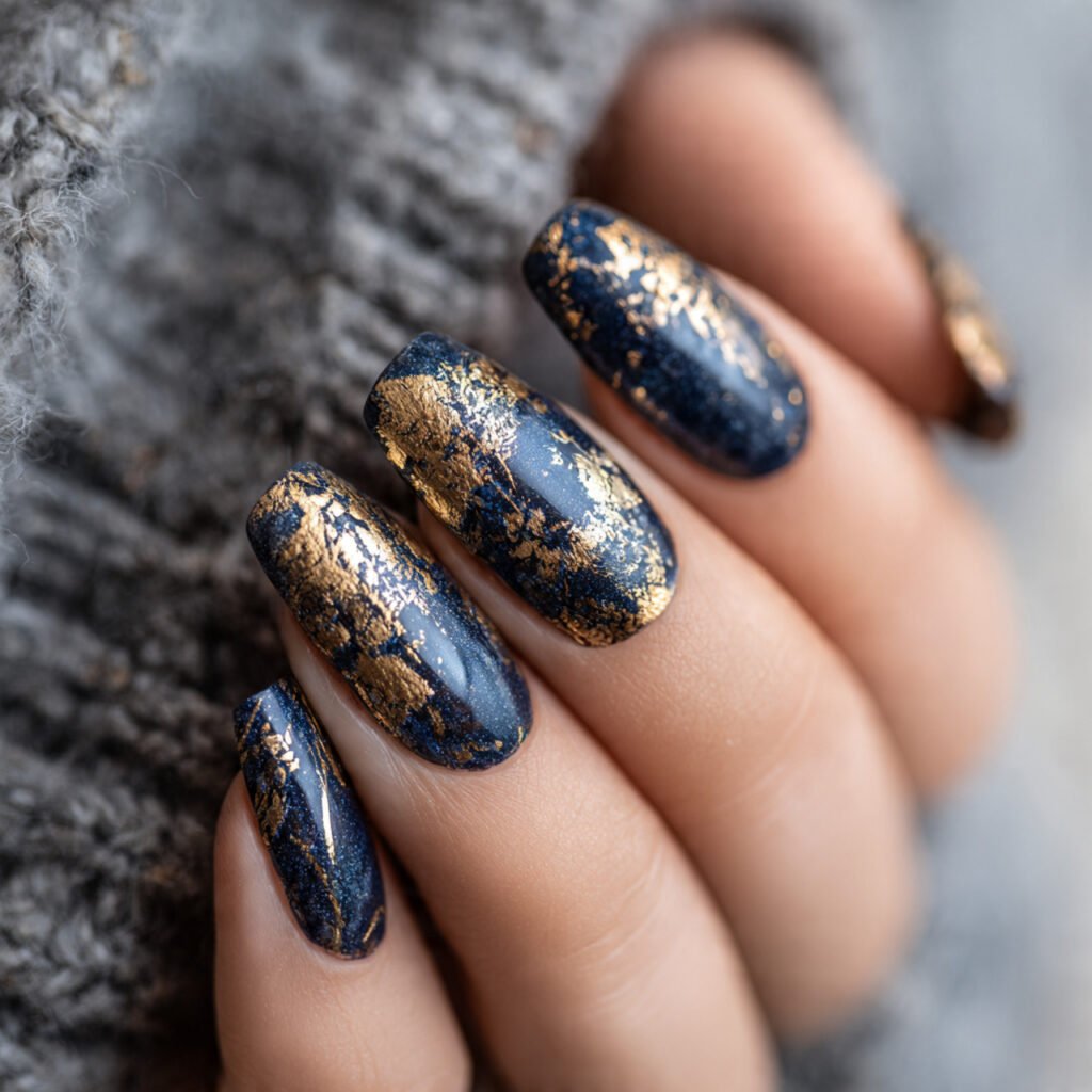 Timeless Navy Blue and Gold Nail Ideas