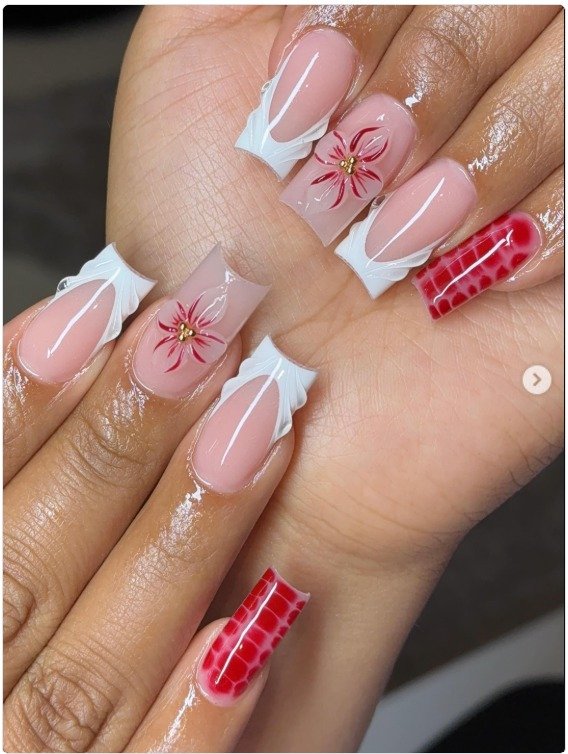 30 Minimalist & Bold Short Nails Art Ideas You'll Love 5 Tiny Daisy Accents